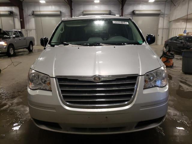 Photo 5 from auction – 2010 CHRYSLER TOWN & COU with VIN 2A4RR4DE8AR304818