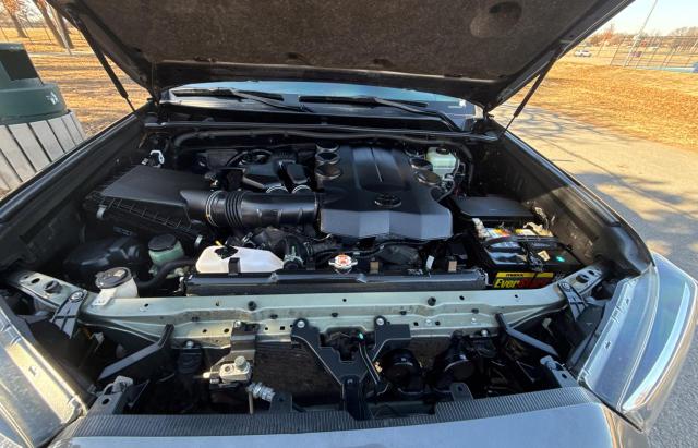 Photo 7 from auction – 2019 TOYOTA 4RUNNER SR with VIN JTEBU5JR2K5657780