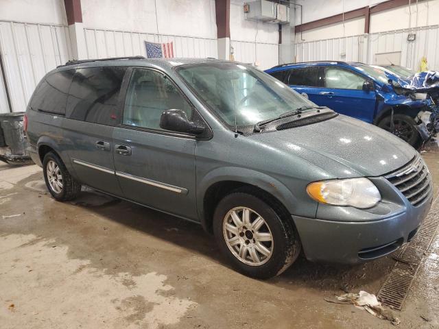 Photo 4 from auction – 2005 CHRYSLER TOWN & COU with VIN 2C4GP54L35R131559