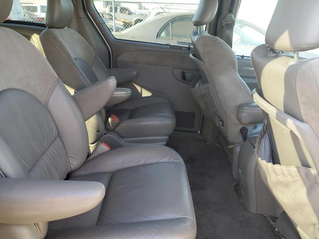 Photo 11 from auction – 2001 CHRYSLER TOWN & COU with VIN 2C8GP64L61R274410