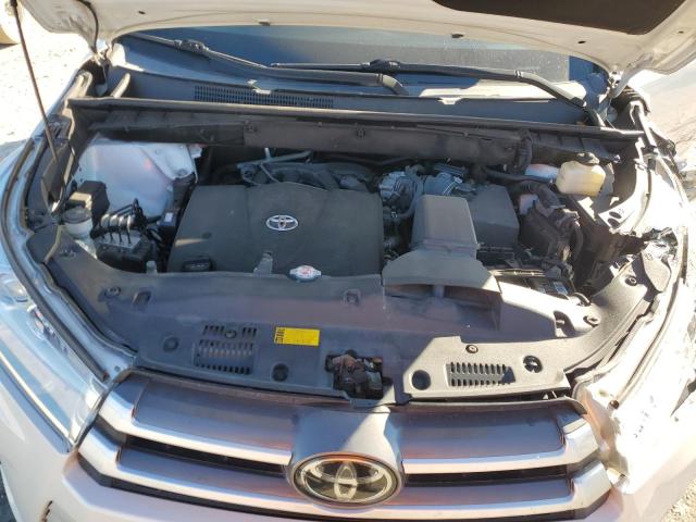Photo 12 from auction – 2018 TOYOTA HIGHLANDER with VIN 5TDKZRFHXJS527073
