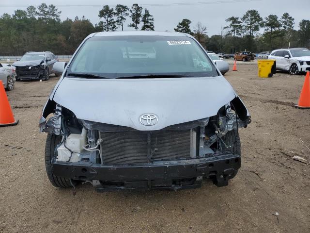 Photo 5 from auction – 2017 TOYOTA SIENNA XLE with VIN 5TDYZ3DC2HS794605