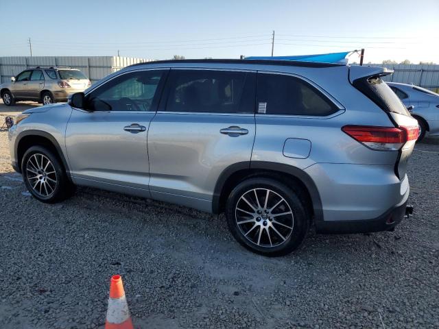 Photo 2 from auction – 2018 TOYOTA HIGHLANDER with VIN 5TDKZRFH5JS533413