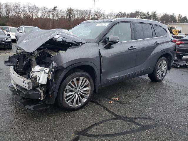 TOYOTA HIGHLANDER 2022 with VIN 5TDFZRBH5NS166347 - Photo from auction