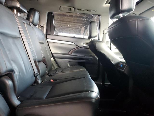 Photo 11 from auction – 2018 TOYOTA HIGHLANDER with VIN 5TDKZRFH1JS263029