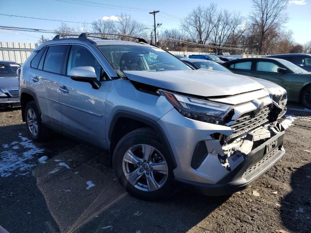 Photo 4 from auction – 2022 TOYOTA RAV4 XLE with VIN 2T3P1RFVXNW254059