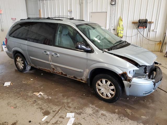 Photo 4 from auction – 2005 CHRYSLER TOWN & COU with VIN 2C4GP54L05R574722