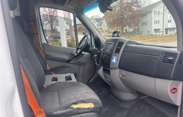 Photo 5 from auction – 2014 MERCEDES-BENZ SPRINTER 2 with VIN WD3PE7CC5E5867333