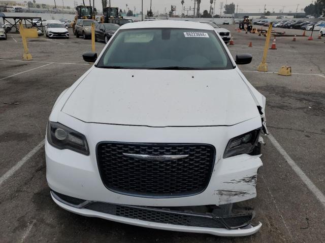 Photo 5 from auction – 2019 CHRYSLER 300 TOURIN with VIN 2C3CCAAG7KH690631
