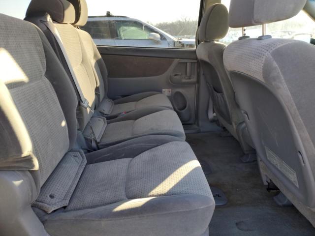 Photo 11 from auction – 2010 TOYOTA SIENNA CE with VIN 5TDKK4CC0AS328713