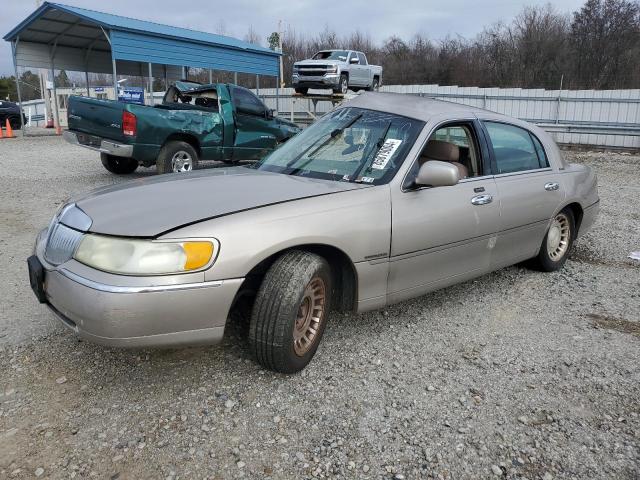 LINCOLN TOWN CAR E 2001 with VIN 1LNHM81W91Y724017 - Photo from auction