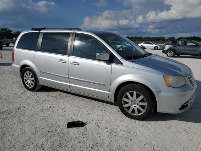 Photo 4 from auction – 2011 CHRYSLER TOWN & COU with VIN 2A4RR8DG2BR655914