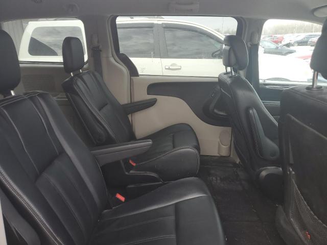 Photo 11 from auction – 2015 CHRYSLER TOWN & COU with VIN 2C4RC1BG2FR644838