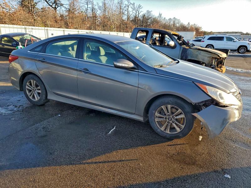 Photo 4 from auction – 2014 HYUNDAI SONATA with VIN 5NPEB4AC7EH830260