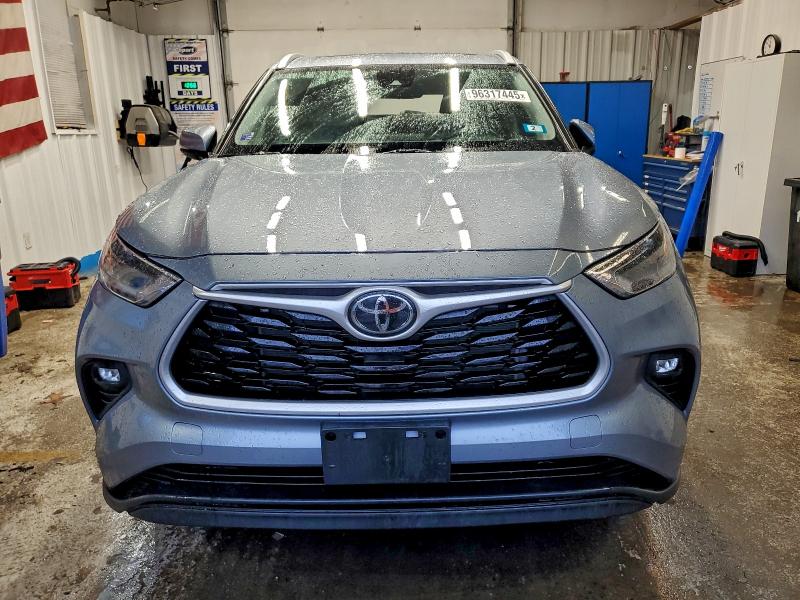 Photo 5 from auction – 2022 TOYOTA HIGHLANDER with VIN 5TDGZRBH1NS167001
