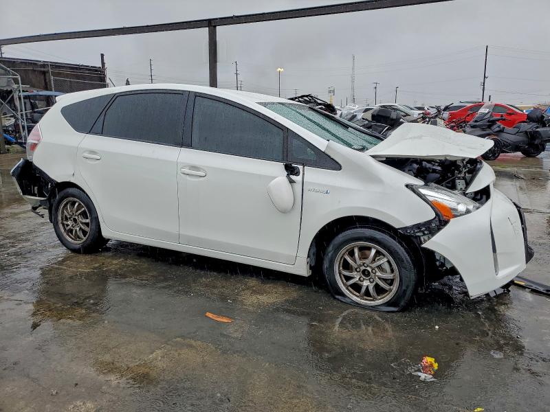 Photo 4 from auction – 2015 TOYOTA PRIUS V with VIN JTDZN3EU0FJ030348