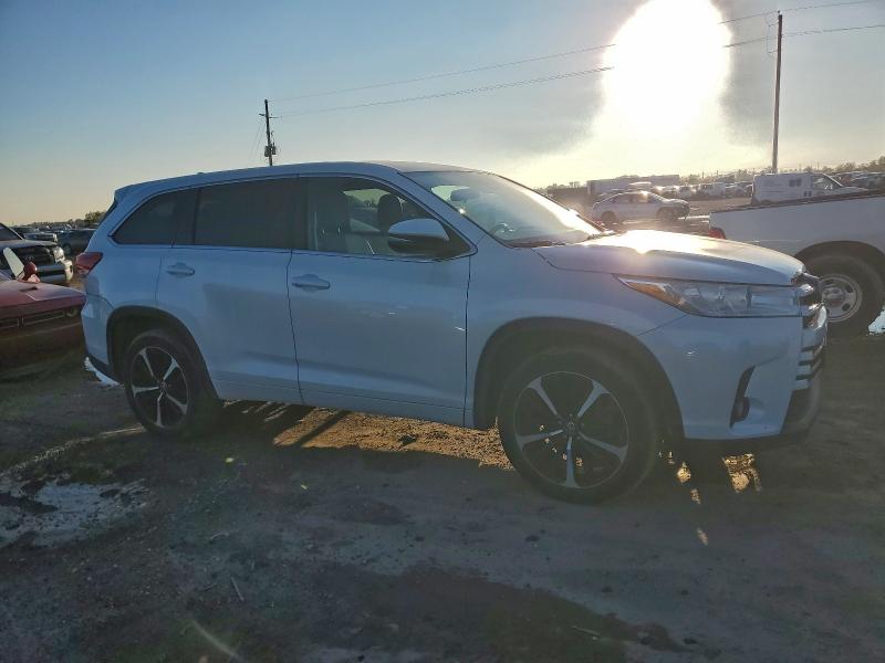 Photo 4 from auction – 2018 TOYOTA HIGHLANDER with VIN 5TDZZRFH3JS281885