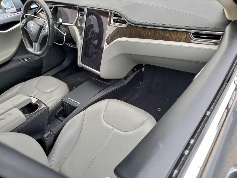 Photo 8 from auction – 2013 TESLA MODEL S with VIN 5YJSA1CG7DFP17250
