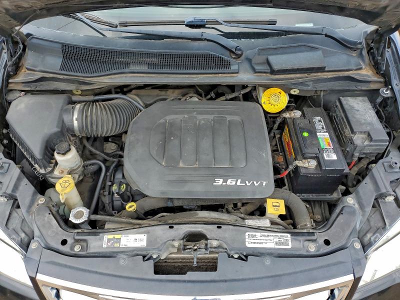 Photo 12 from auction – 2015 CHRYSLER TOWN & COU with VIN 2C4RC1CG5FR675449