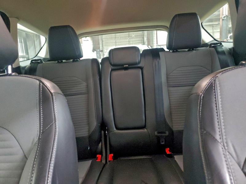 Photo 10 from auction – 2018 FORD ESCAPE SE with VIN 1FMCU0GD4JUB19976