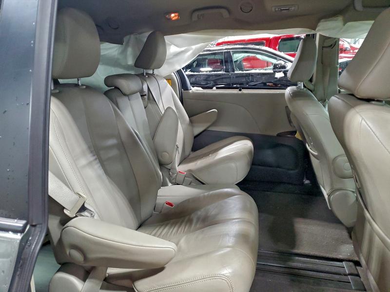 Photo 11 from auction – 2012 TOYOTA SIENNA XLE with VIN 5TDYK3DC5CS265419
