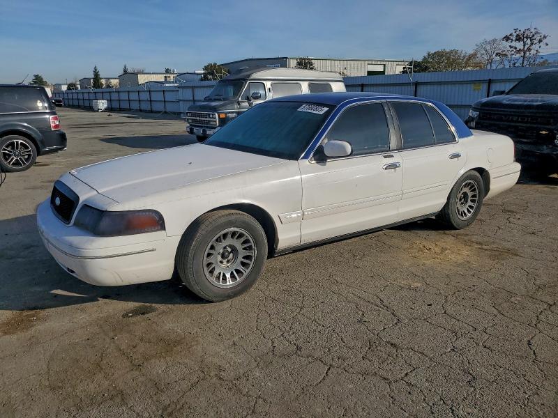 FORD CROWN VICT 2001 with VIN 2FAFP74W01X127823 - Photo from auction