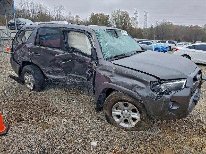 Photo 4 from auction – 2014 TOYOTA 4RUNNER SR with VIN JTEZU5JR8E5076755