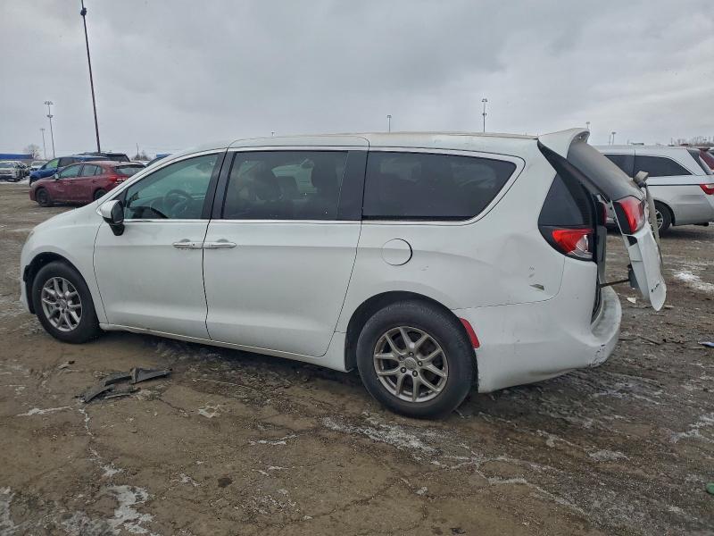 Photo 2 from auction – 2017 CHRYSLER PACIFICA T with VIN 2C4RC1BG4HR753255