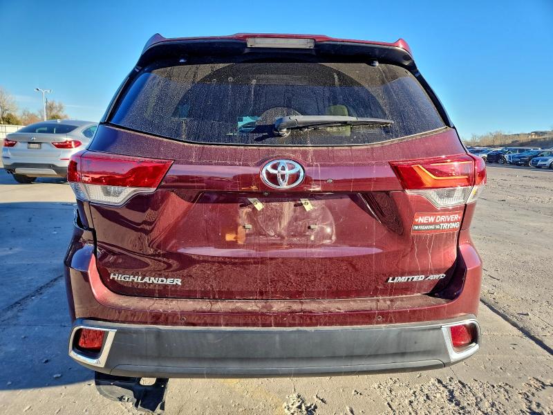 Photo 6 from auction – 2018 TOYOTA HIGHLANDER with VIN 5TDDZRFH3JS820483