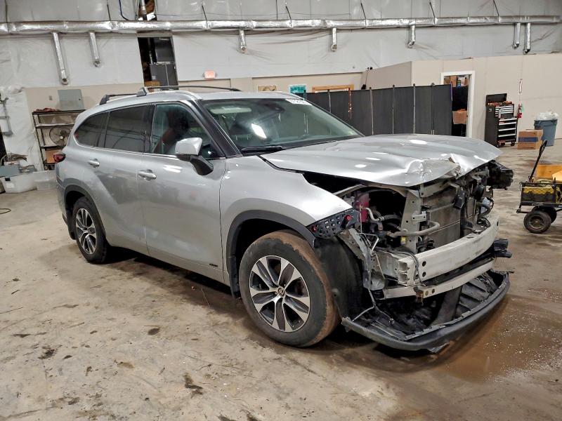 Photo 4 from auction – 2022 TOYOTA HIGHLANDER with VIN 5TDGBRCH4NS557707