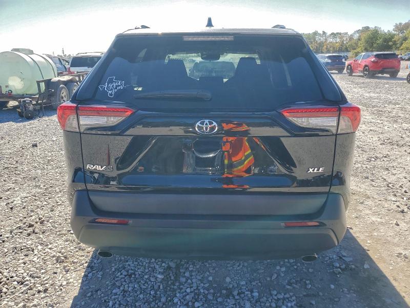 Photo 6 from auction – 2021 TOYOTA RAV4 XLE with VIN 2T3W1RFV8MW175810