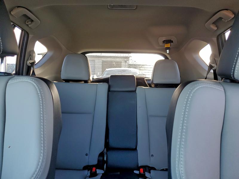 Photo 10 from auction – 2017 TOYOTA RAV4 LIMIT with VIN 2T3DFREV5HW688352