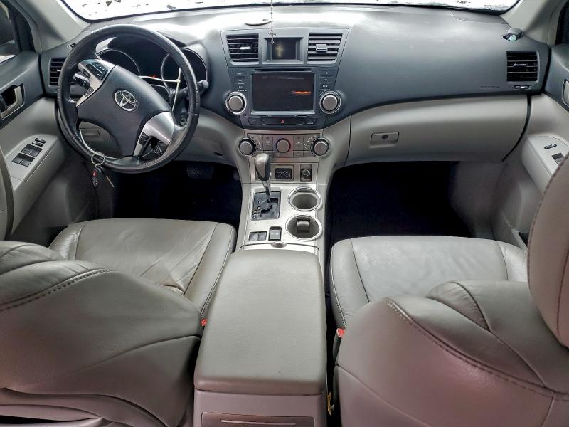 Photo 8 from auction – 2011 TOYOTA HIGHLANDER with VIN 5TDBK3EH5BS061508