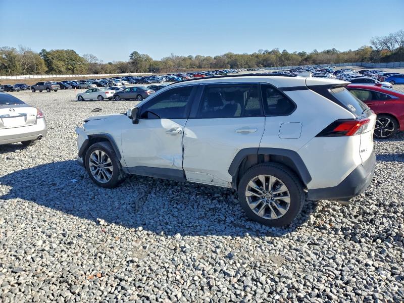 Photo 2 from auction – 2021 TOYOTA RAV4 XLE P with VIN 2T3C1RFV5MW158577