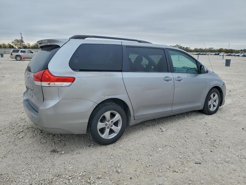 Photo 3 from auction – 2012 TOYOTA SIENNA LE with VIN 5TDKK3DC0CS192210