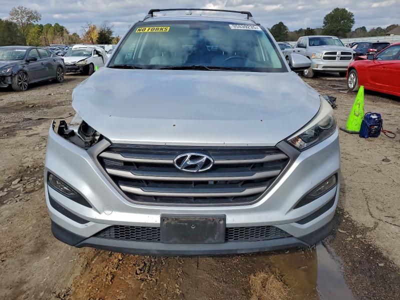 Photo 5 from auction – 2016 HYUNDAI TUCSON LIM with VIN KM8J33A40GU089369