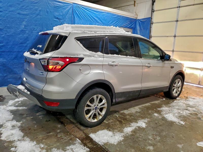Photo 3 from auction – 2017 FORD ESCAPE SE with VIN 1FMCU9GDXHUC46665