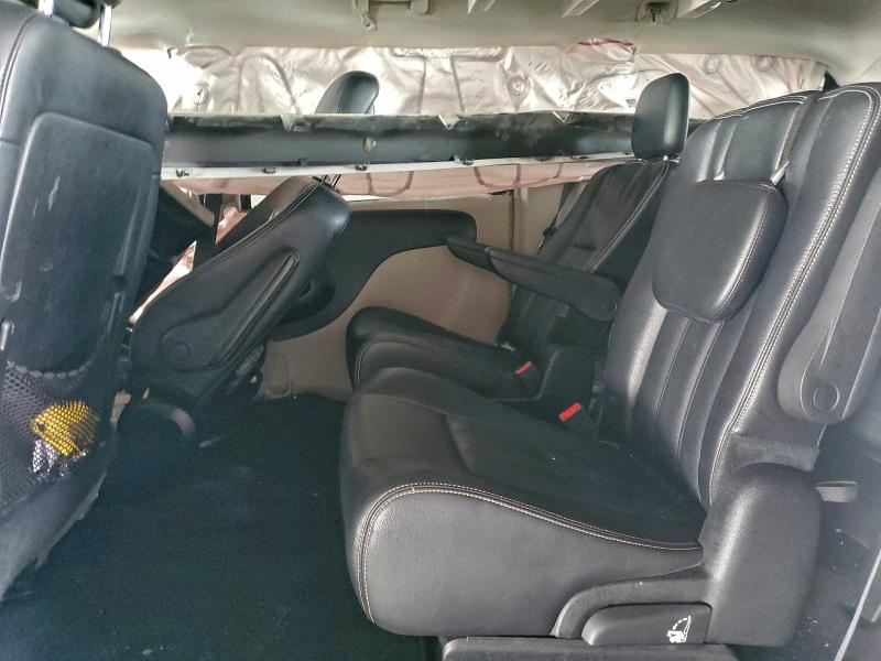 Photo 11 from auction – 2016 CHRYSLER TOWN & COU with VIN 2C4RC1BG6GR292056