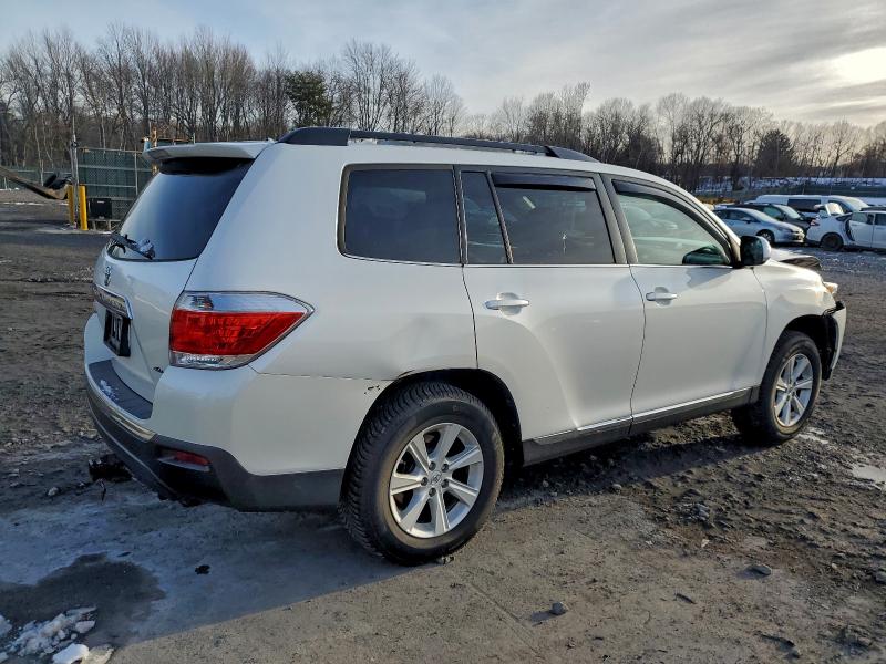 Photo 3 from auction – 2012 TOYOTA HIGHLANDER with VIN 5TDBK3EH1CS135850