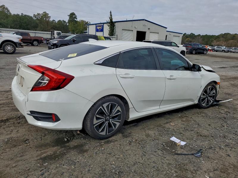 Photo 3 from auction – 2017 HONDA CIVIC EX with VIN 19XFC1F33HE207235