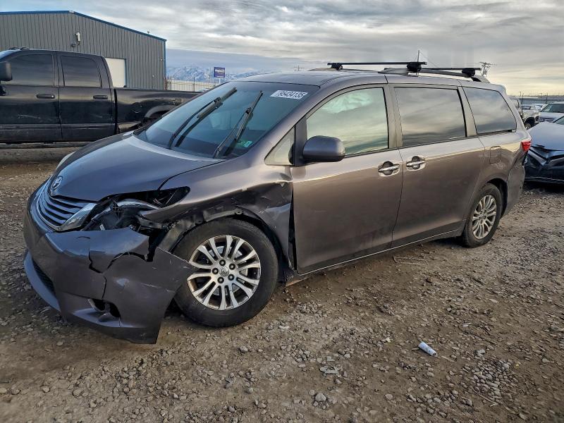 TOYOTA SIENNA XLE 2015 with VIN 5TDYK3DC5FS650922 - Photo from auction