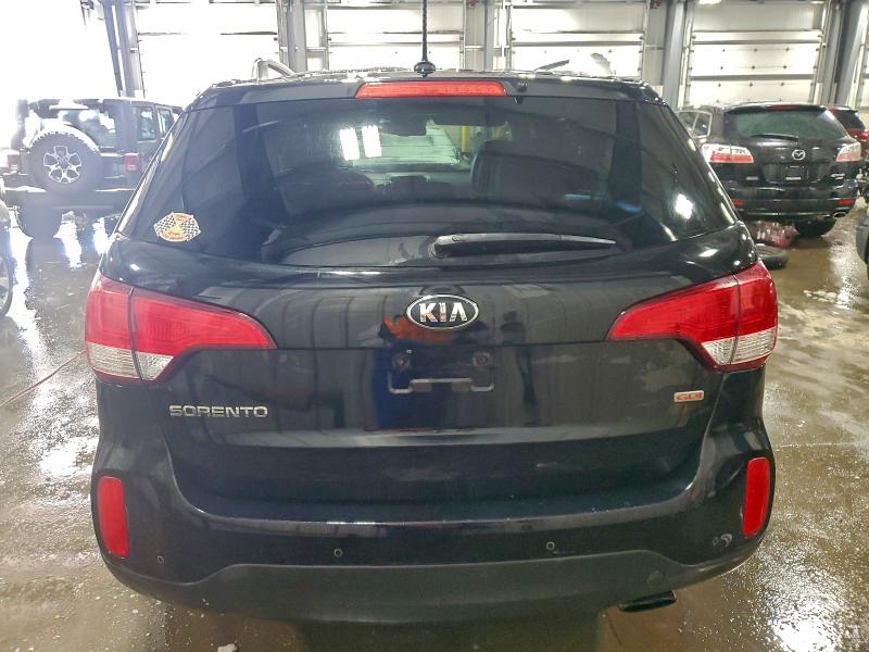 Photo 6 from auction – 2015 KIA SORENTO LX with VIN 5XYKTCA61FG638491