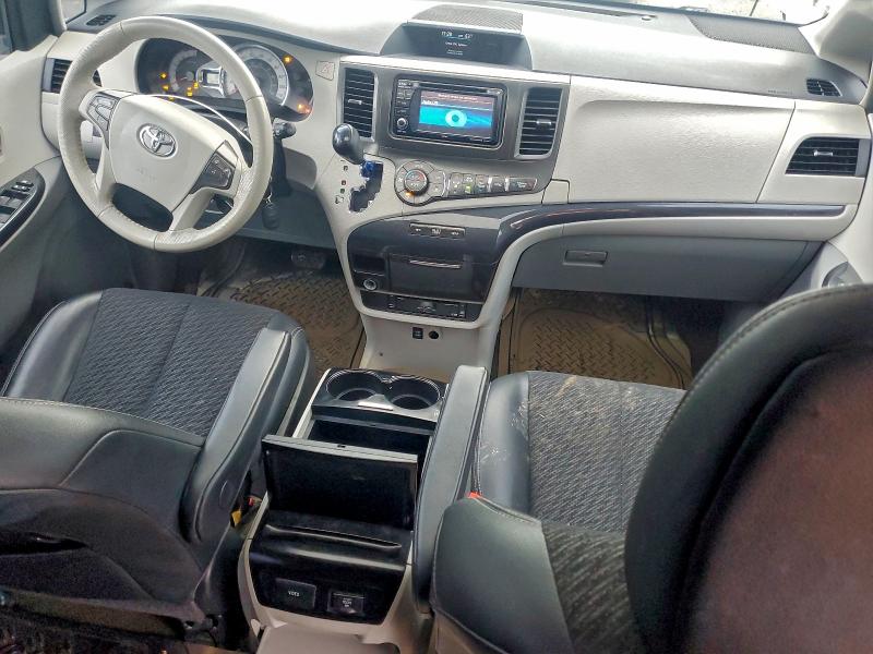 Zdjęcie 8 z aukcji – 2014 TOYOTA SIENNA SPO z VIN 5TDXK3DCXES498808