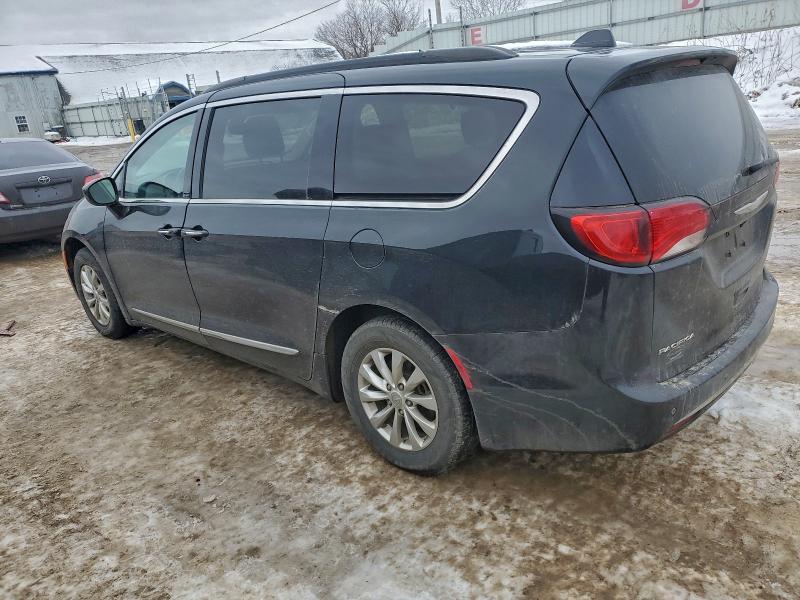 Photo 2 from auction – 2017 CHRYSLER PACIFICA T with VIN 2C4RC1BG7HR565832