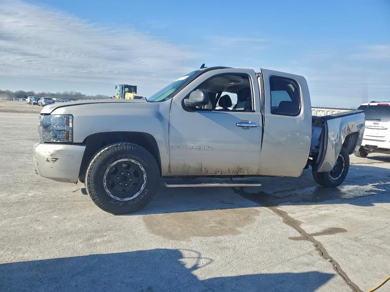 CHEVROLET SILVERADO 2007 with VIN 1GCEC19J47E527731 - Photo from auction