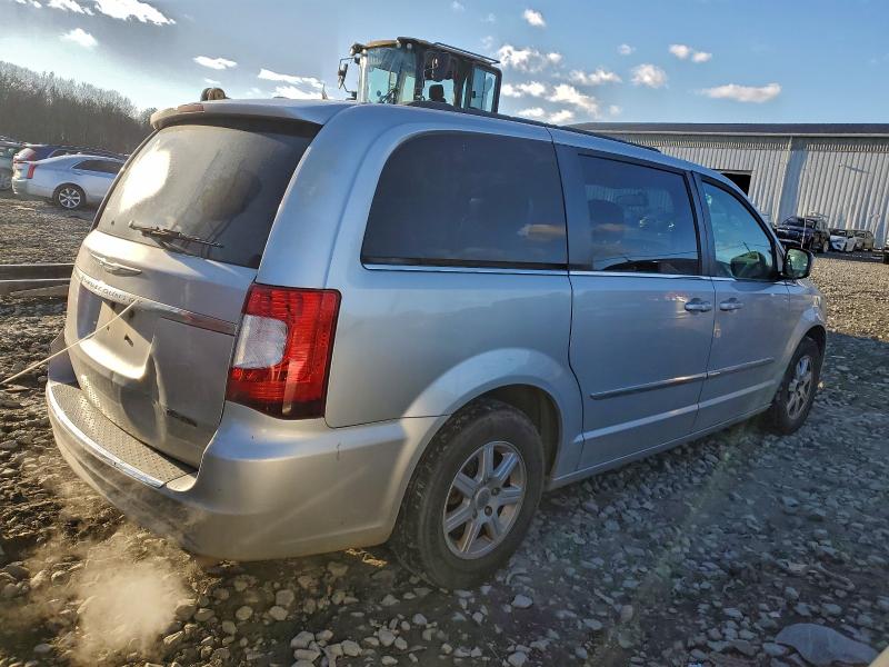 Photo 3 from auction – 2011 CHRYSLER TOWN & COU with VIN 2A4RR5DG7BR734980