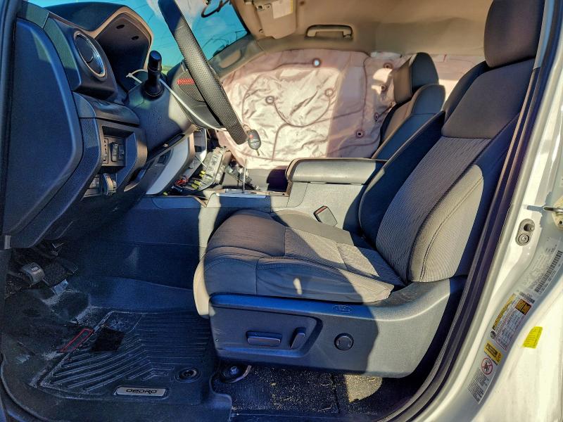 Photo 7 from auction – 2016 TOYOTA TUNDRA CRE with VIN 5TFEW5F15GX198271