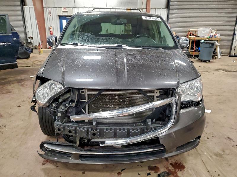 Photo 5 from auction – 2015 CHRYSLER TOWN & COU with VIN 2C4RC1CG2FR584199