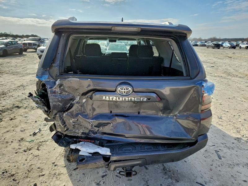 Photo 6 from auction – 2017 TOYOTA 4RUNNER SR with VIN JTEZU5JR8H5160868