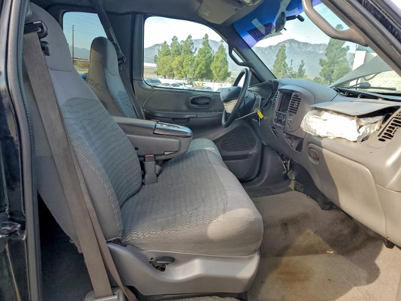 Photo 10 from auction – 2000 FORD F150 with VIN 1FTRX17W7YKA85759